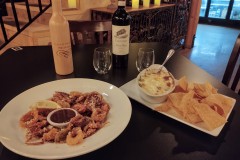 fried-calamari-and-hot-spinach-artichoke-dip